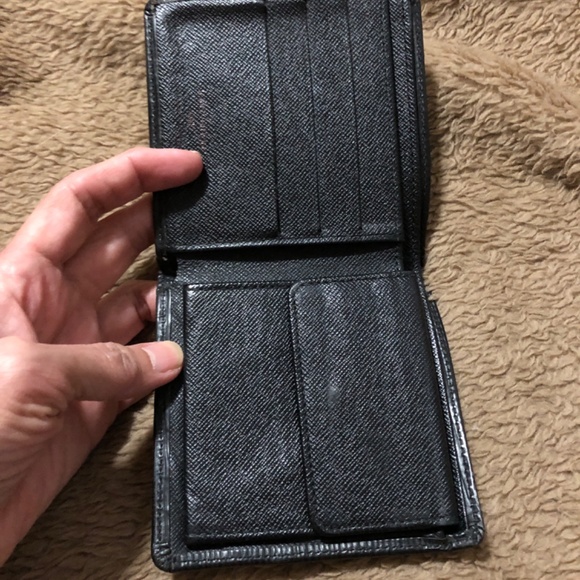 LOUIS VUITTON BLACK EPI BIFOLD WALLET - Picture 8 of 11
